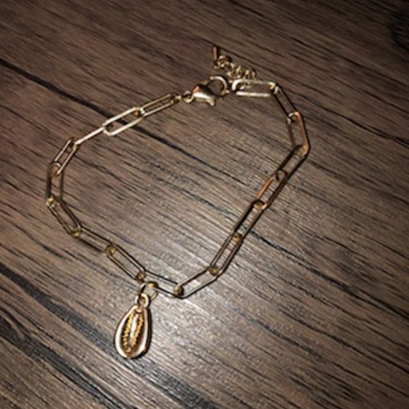 NWOT Gold Colored Chain Bracelet - Picture 4 of 4